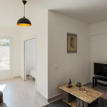 Chic Centre Au Calme Vue Colline 아파트 *