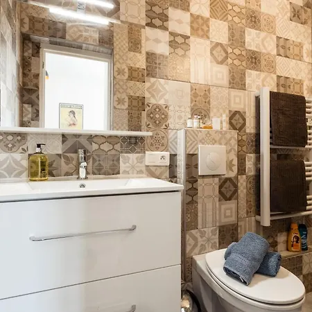 Chic Centre Au Calme Vue Colline 아파트 *